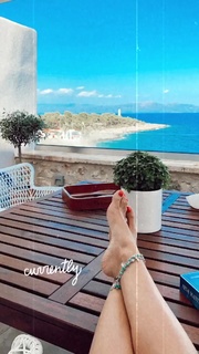 Athina Oikonomakou feet photo thumbnail