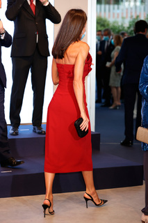 Queen Letizia of Spain feet photo thumbnail