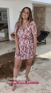 Jacqueline Jossa feet photo thumbnail