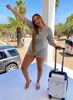 Jacqueline Jossa feet photo thumbnail