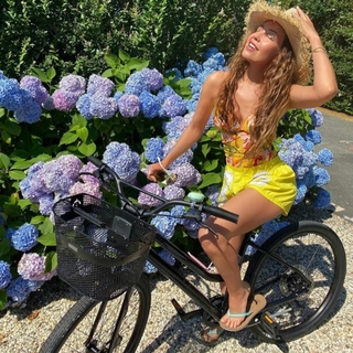 Thalía feet photo thumbnail