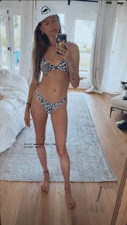 Behati Prinsloo feet photo thumbnail