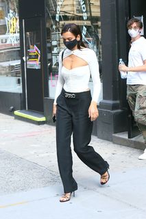 Dua Lipa feet photo thumbnail