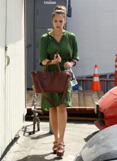 Jessica Alba feet photo thumbnail