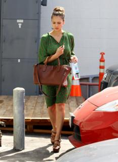 Jessica Alba feet photo thumbnail