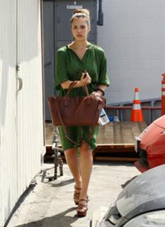 Jessica Alba feet photo thumbnail