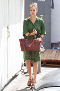 Jessica Alba feet photo thumbnail