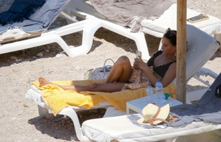 Alicia Vikander feet photo thumbnail