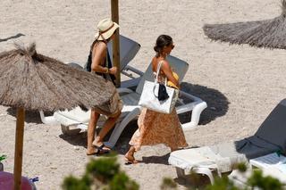 Alicia Vikander feet photo thumbnail