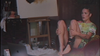 Halsey feet photo thumbnail