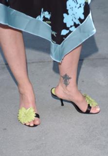 Virginia Madsen feet photo thumbnail