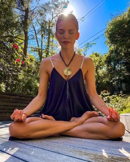 AnnaLynne McCord feet photo thumbnail