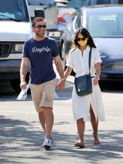 Jordana Brewster feet photo thumbnail