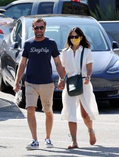 Jordana Brewster feet photo thumbnail