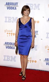Mariska Hargitay feet photo thumbnail