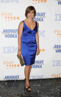 Mariska Hargitay feet photo thumbnail