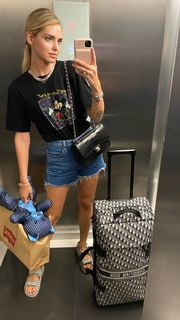 Chiara Ferragni feet photo thumbnail