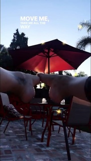 Vida Guerra feet photo thumbnail