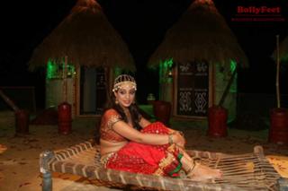 Mahie Gill feet photo 1