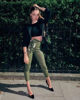 Xenia Tchoumitcheva feet photo thumbnail