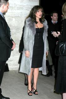 Mariska Hargitay feet photo thumbnail
