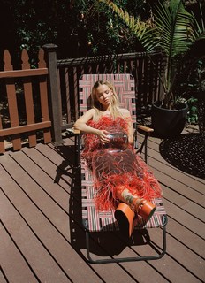 Dove Cameron feet photo thumbnail