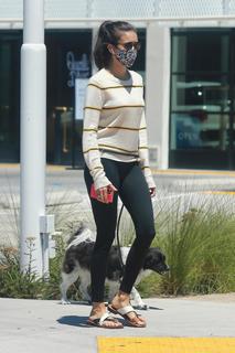 Nina Dobrev feet photo thumbnail