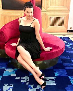 Anna Popek feet photo thumbnail