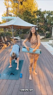Victoria Justice feet photo thumbnail