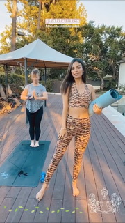 Victoria Justice feet photo thumbnail