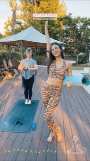 Victoria Justice feet photo thumbnail