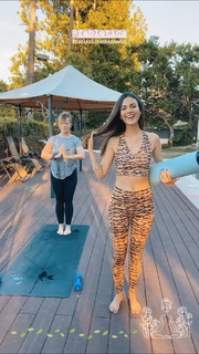 Victoria Justice feet photo thumbnail