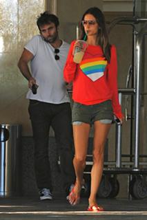 Alessandra Ambrosio feet photo thumbnail