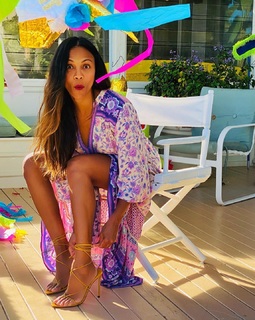 Zoe Saldana feet photo thumbnail