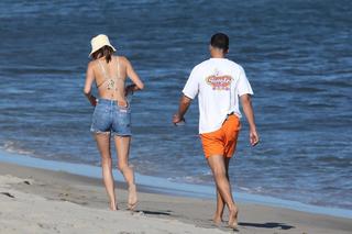 Kendall Jenner feet photo thumbnail
