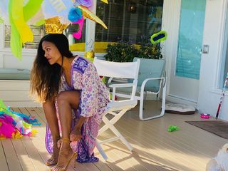 Zoe Saldana feet photo thumbnail
