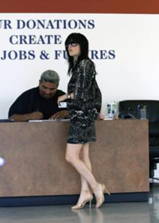 Selma Blair feet photo thumbnail