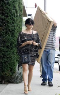 Selma Blair feet photo thumbnail