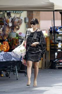 Selma Blair feet photo thumbnail