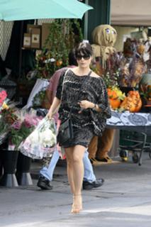 Selma Blair feet photo thumbnail
