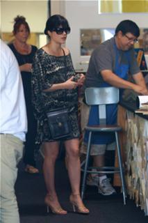 Selma Blair feet photo thumbnail