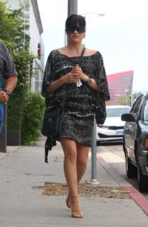 Selma Blair feet photo thumbnail