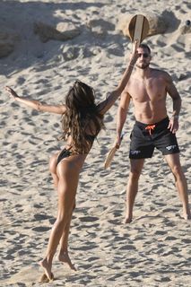 Izabel Goulart feet photo thumbnail