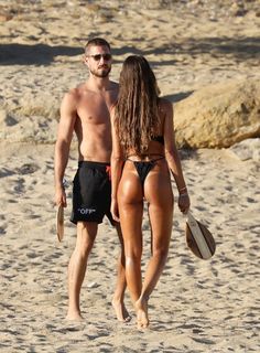 Izabel Goulart feet photo thumbnail
