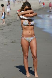 Carmen Electra feet photo thumbnail