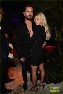Sofia Richie feet photo thumbnail
