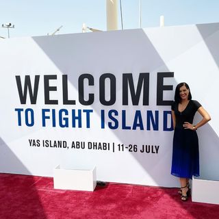 Megan Olivi feet photo thumbnail