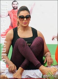 Bipasha Basu feet photo thumbnail