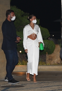 Hailey Bieber feet photo thumbnail