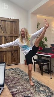 Ellie Goulding feet photo thumbnail